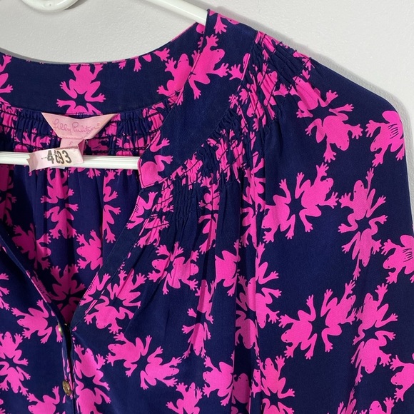 Lilly Pulitzer Silk Elsa Top in Get Hoppy Print navy with pink frogs small - Picture 4 of 11